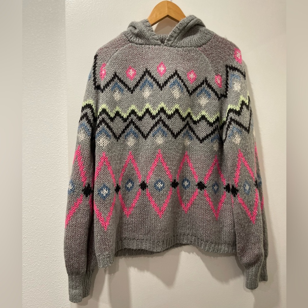 Gray and‎ Pink Patterned V-Neck Sweater